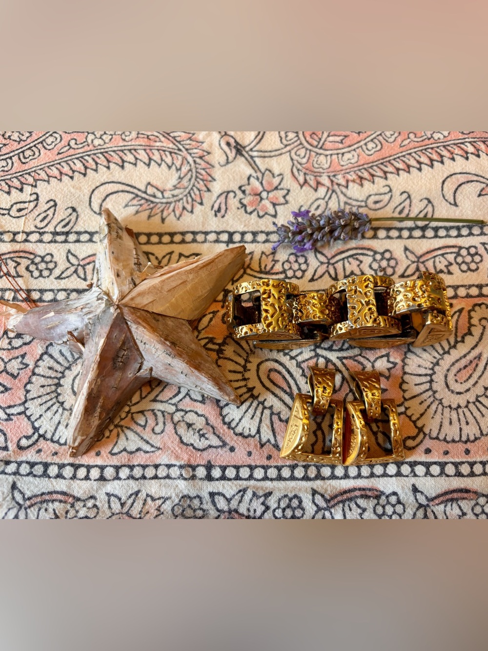 Retrochunky gold plate bracelet and earring set. Beloved, ideal for lace chiffon